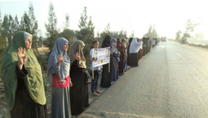 فيديو.. سلاسل بشرية بفاقوس تندد بجرائم الانقلاب