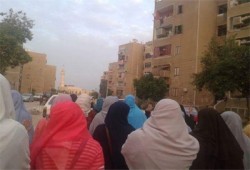 فيديو.. سلاسل بشرية لحرائر النوبارية تهتف بإنقاذ مصر