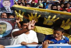 وقفة لثوار بئر العبد تندد بجرائم الانقلاب الإرهابي