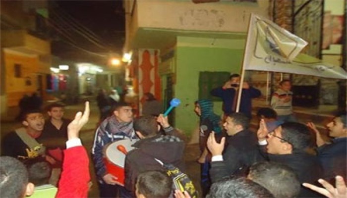 مسيرة شبابية بمدينة الفيوم تهتف بإسقاط الانقلاب