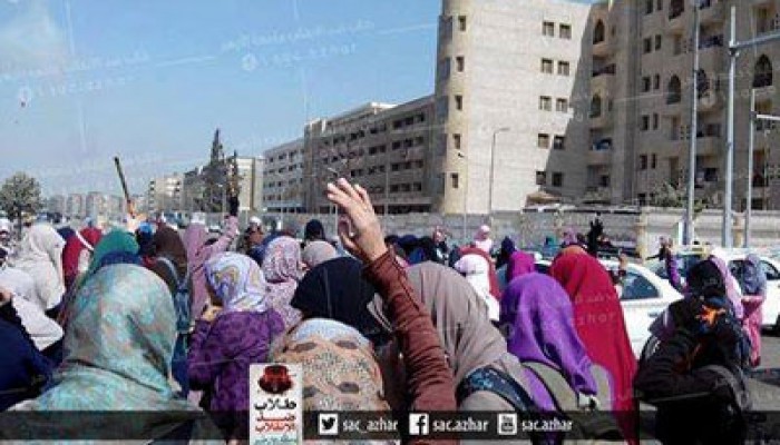 بالصور.. حرائر الأزهر ضد جرائم العسكر واقتحام الجامعات