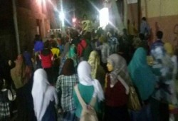 ثوار شبرا الخيمة يهتفون "مكملين ومش خايفين"
