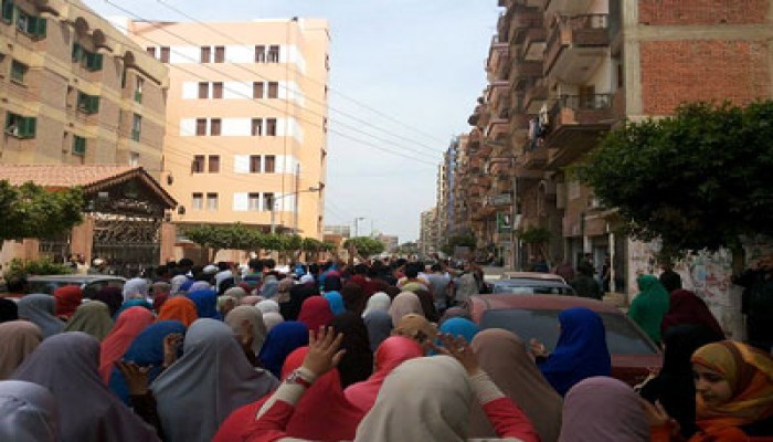 وقفة لطلاب المجمع النظرى بالمنوفية رفضًا للأحكام العسكرية