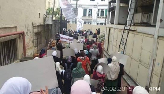 مظاهرة بالمجمع الطبي بالإسكندرية‬ تندد بجرائم عصابة العسكر