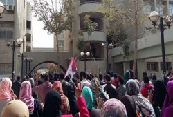 مسيرة حاشدة بجامعة حلوان تحت شعار "فبراير الأسود "