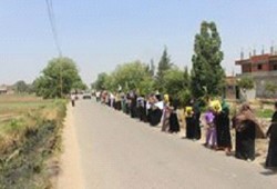 مباشر.. سلاسل بشرية بفاقوس تندد بجرائم العسكر
