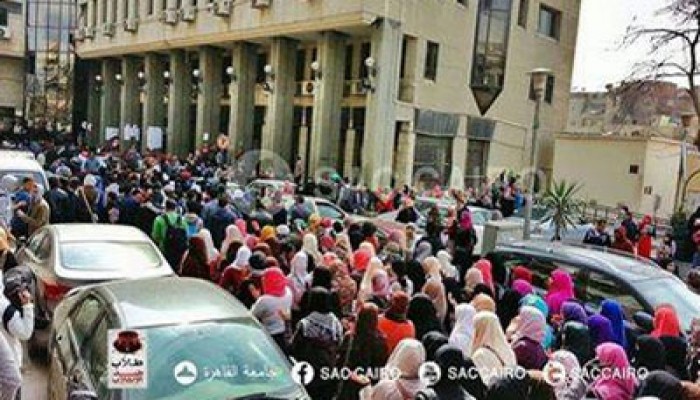 حشود غير مسبوقة بجامعة القاهرة في ذكرى يوم الطالب المصري