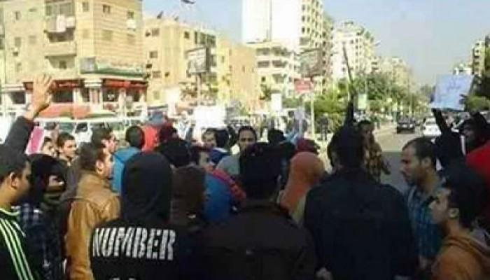 طلاب الأزهر يشعلون مدينة نصر بالهتافات في فعالية مفاجئة