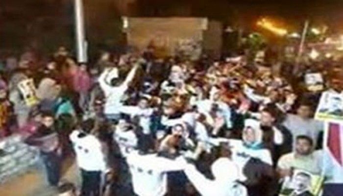أهالي قرية سيلا يهتفون بإسقاط حكم العسكر