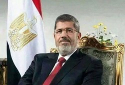 الدفاع في قضية "الاقتحام" المزعومة: مرسي لا يزال هو الرئيس بقوة القانون