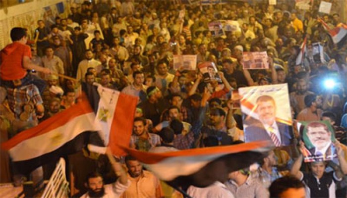 أهالي قرية "شارونة" بالمنيا يهتفون بالقصاص وإسقاط الانقلاب