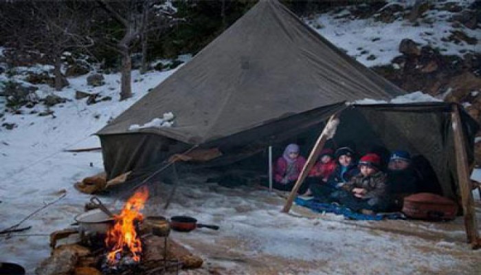 إحسان الفقيه تندد بمنع المساعدات عن اللاجئين السوريين