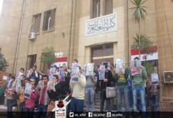 وقفة لطلاب الأزهر بعد صلاة الغائب على شهداء ألتراس