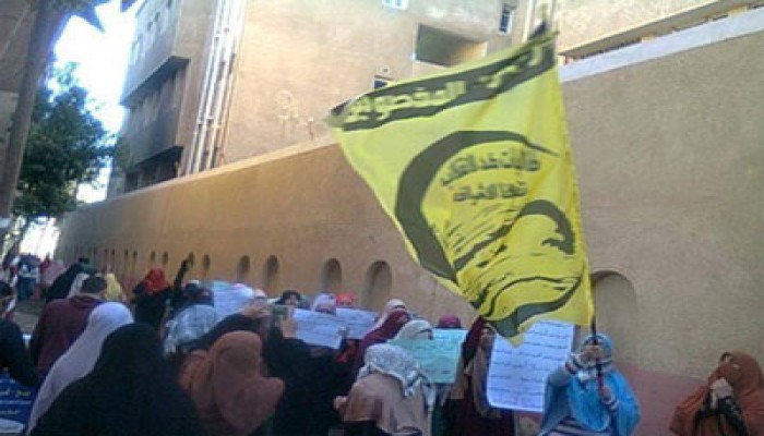 سلسلة بشرية ومسيرة لطالبات تفهنا تندد بفصل زميلاتهن