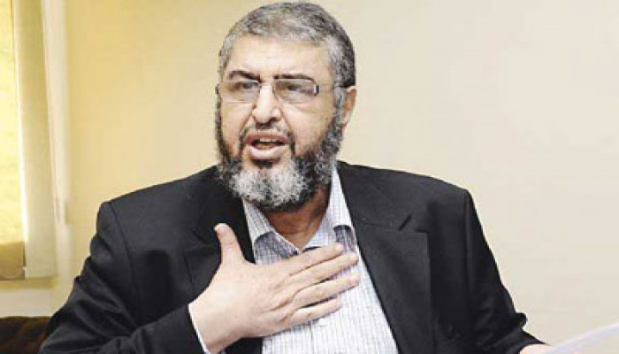 عائشة الشاطر تكشف معاناة الأسرة للاطمئنان على والدها