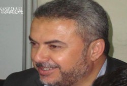 حماس: وضع لافتة الهيكل المزعوم على أبواب الأقصى تطور خطير