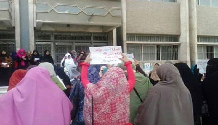 فيديو.. وقفة لطالبات أزهر أسيوط تندد بإجرام العسكر