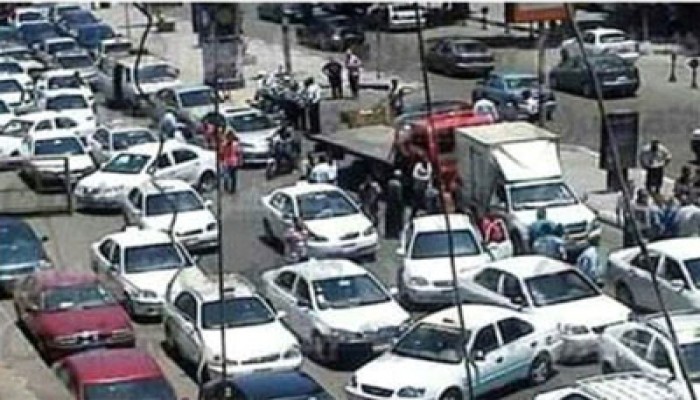 إضراب سائقي التاكسي بمدينة الزقازيق لتضررهم من الملاكي