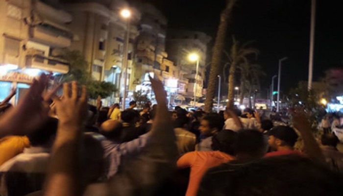 مسيرة ليلية بقرية الخياطة تهتف بإسقاط الانقلاب المجرم