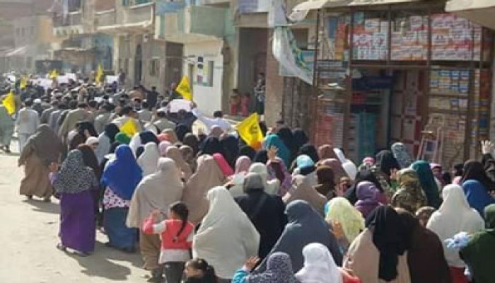 بالصور.. مسيرة الشوبك رفضاً لمذبحة "الدفاع الجوي"