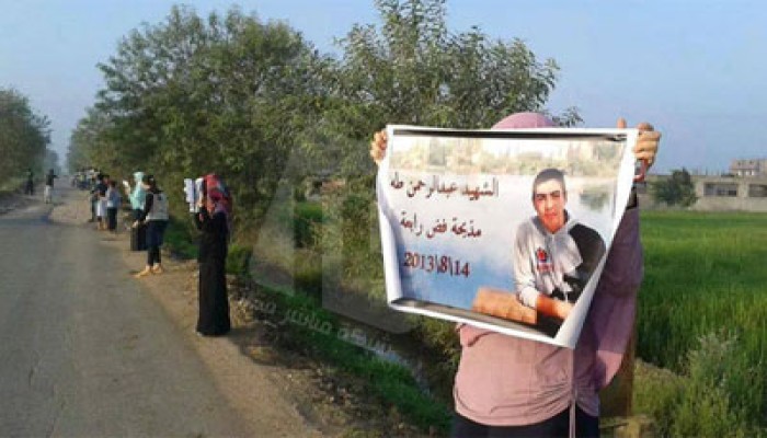 سلسلة بشرية ومسيرة تنددان بسلخانة قسم أول المنصورة