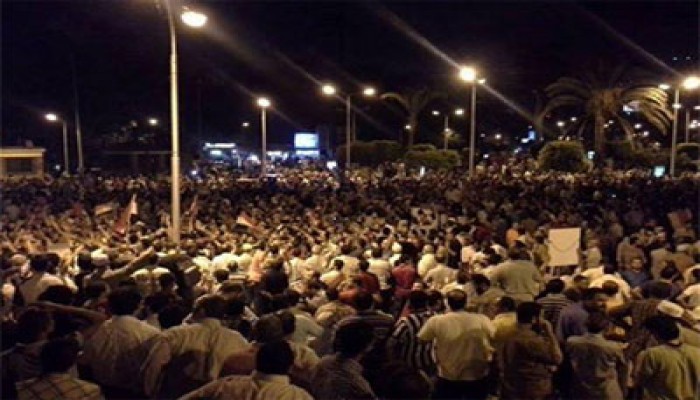 وقفة ليلية لأحرار إسنا تندد بمجزرة الدفاع الجوي