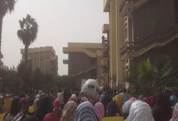بالصور.. طلاب حلوان يعلنون الحداد على شهداء الألتراس