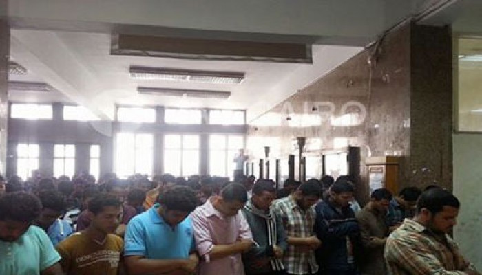 فيديو.. طلاب حلوان يؤدون صلاة الغائب على ضحايا المجزرة