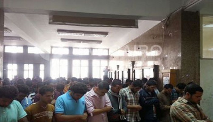 فيديو.. طلاب حلوان يؤدون صلاة الغائب على ضحايا المجزرة