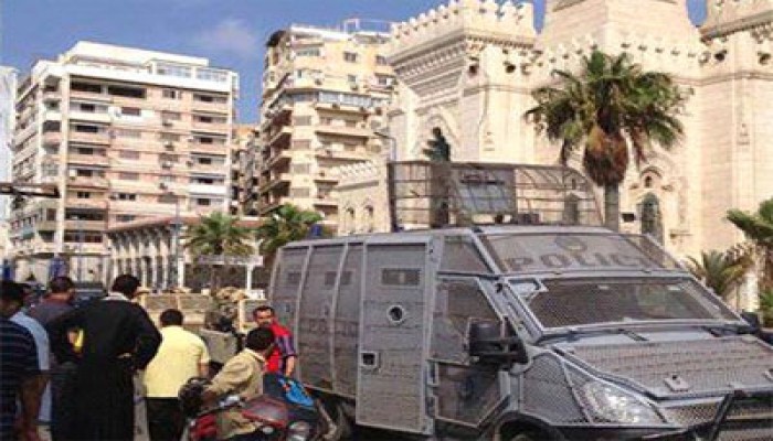 قوات الانقلاب تحاصر كلية هندسة الإسكندرية بعد مظاهرة طلابية