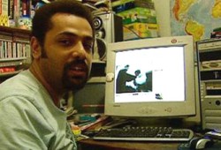 وائل عباس عن التسريب: عصابة الانقلاب تعرض جيش مصر للإيجار