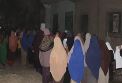 فيديو.. مسيرة ليلية بعرب العيايدة رفضًا لتفويض القتل