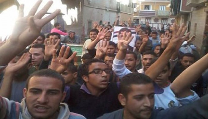 مظاهرة شبابية بالقوصية ردًّا على اعتقال والدة محمود سعد