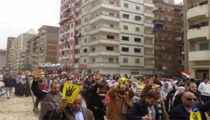 مسيره حاشدة بالسيوف تندد بسوء الأحوال المعيشية