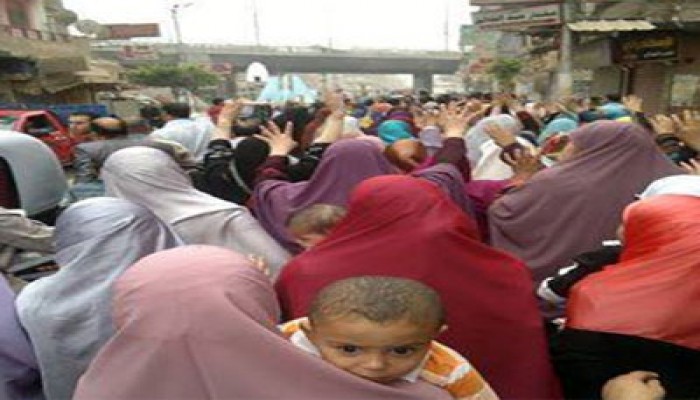 سلسلة بشرية لثوار بركة السبع تهتف بإسقاط الانقلاب