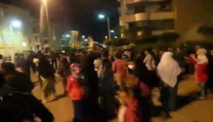 بالصور.. وقفة أمام منزل الرئيس الشرعي بالتجمع الخامس