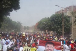مسيرة حاشدة شرق مدينة قنا تهتف بإسقاط الانقلاب