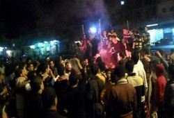 سلاسل بشرية لثوار ديرب نجم تهتف بإسقاط الانقلاب