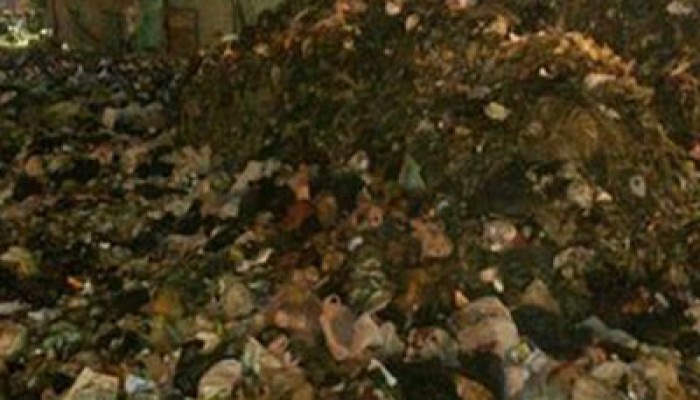 غضب بين أهالي دمياط لغرق شوارعها في أكوام القمامة