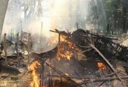 الهندوس يشعلون النار في 20 كوخًا للمسلمين شرق الهند