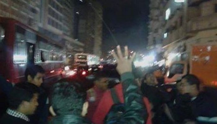 مظاهرة مفاجئة بميدان رمسيس تدعو للنزول في 25 يناير