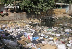 الصرف والقمامة يحاصران حوش عيسى.. والانقلاب أصابه العمى