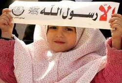 متظاهرون في موريتانيا للسفارة الفرنسية: إلا النبي محمدًا