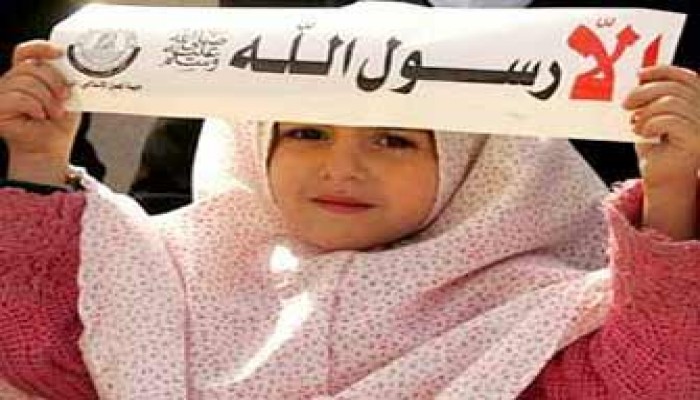 متظاهرون في موريتانيا للسفارة الفرنسية: إلا النبي محمدًا