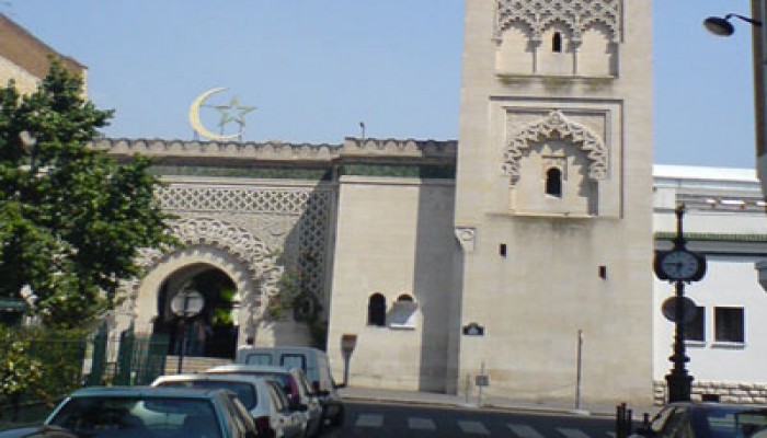 المركز الإسلامي ببلجيكا يدين الهجوم على مقر شارلي إبدو