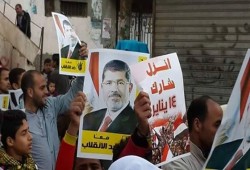 بالصور.. مسيرة المنصورية تهتف ضد العسكر
