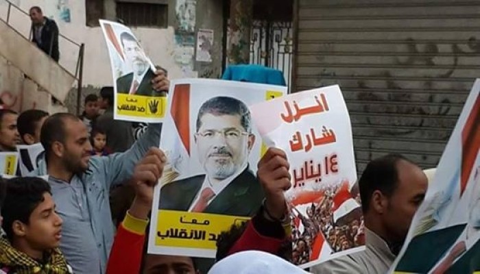 بالصور.. مسيرة المنصورية تهتف ضد العسكر