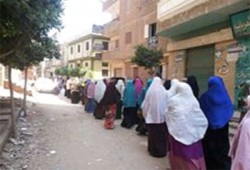رغم هطول الأمطار.. ثوار ديرب نجم يواصلون حراكهم الثوري