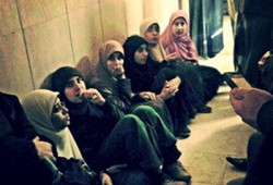 الانقلاب يحبس الـ6 طالبات المختطفات بأزهر المنصورة 15 يومًا