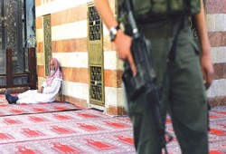 العدو يمنع رفع الأذان في المسجد الإبراهيمي 52 مرة ديسمبر الماضي